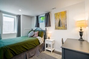 6 bedrooms, WiFi - Hot Tub, Pool Table, 6BR, 2 Living Areas, 2 Patios (Northglenn)