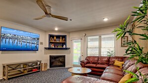 Living area - Downtown Helen | Park and Walk (Helen)