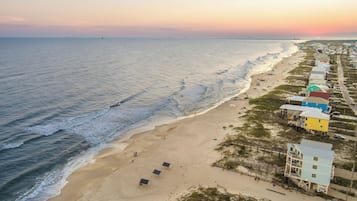 Una spiaggia nelle vicinanze