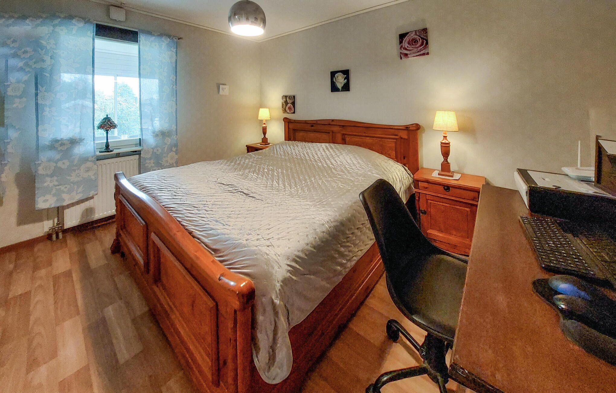 5 bedrooms, free WiFi, bed sheets