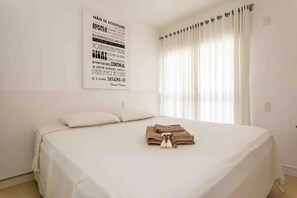 3 bedrooms, desk, iron/ironing board, free WiFi - VIP em Campeche - pe na Areia - Cond Bech Club (Campeche Florianópolis)