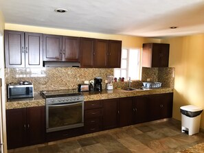 Fridge, microwave, oven, coffee/tea maker - Puerto Juárez, Private Pool. (Cancún)