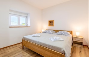 2 bedrooms, travel crib, free WiFi, bed sheets