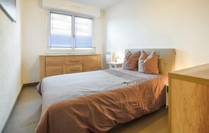 1 chambre, lit parapluie, draps fournis