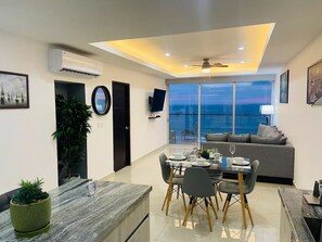 Dining - Impressive oceanview condo. Floor 15; pool, sauna & jacuzzi. (Mazatlán)