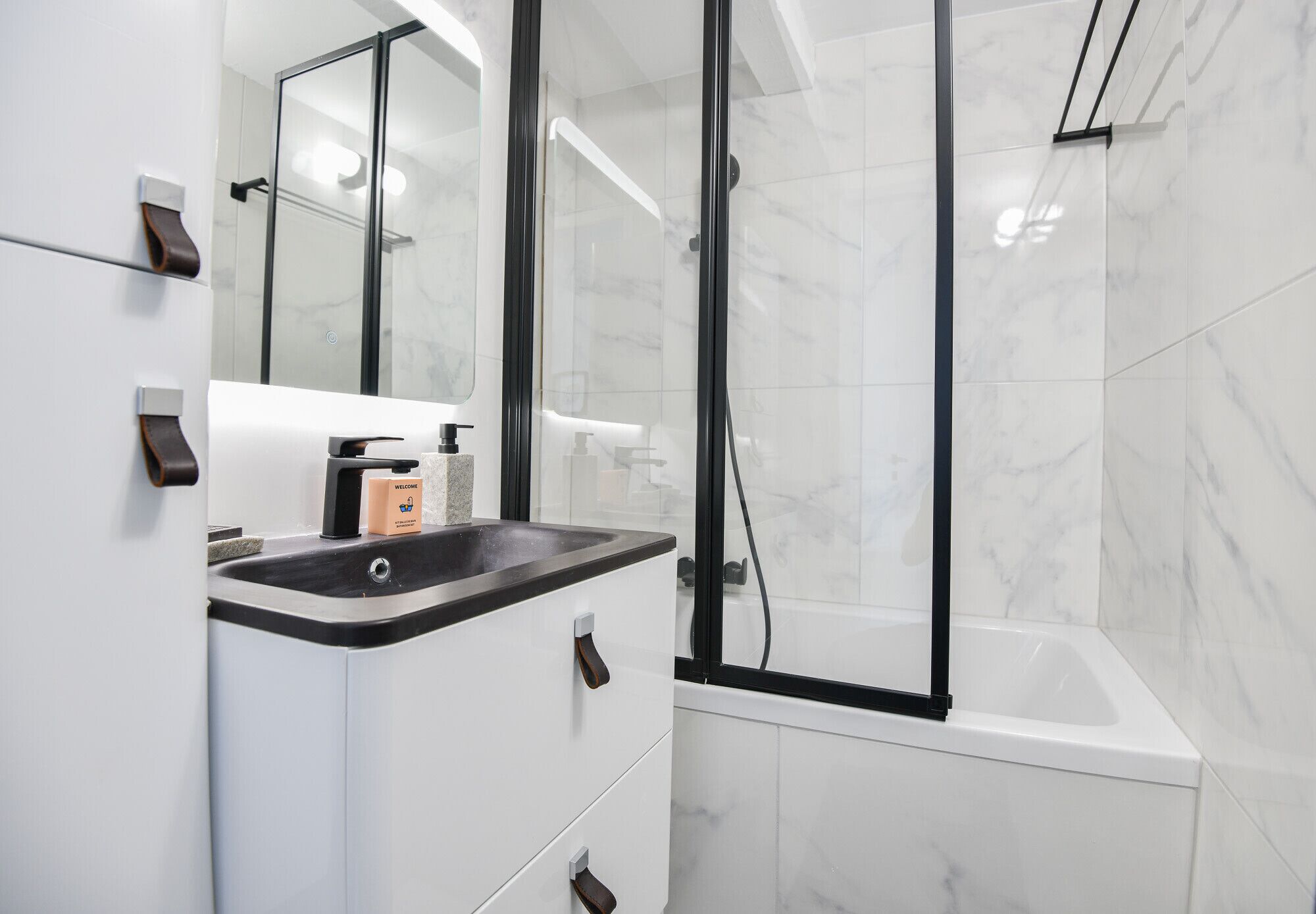 Kylpyamme, hiustenkuivaaja, pyyhkeet