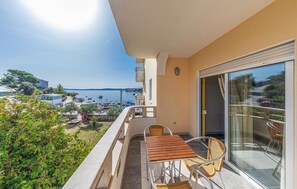 Outdoor dining - Lovely apartment in Okrug Gornji (Okrug Gornji)