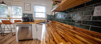 Cozy Home 8 Mins to Sunday River w/ EV Charger