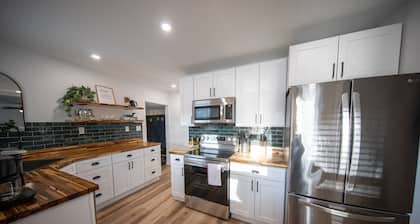 Centrally Located Cozy Modern Home in Bethel