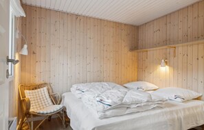 5 bedrooms, iron/ironing board, travel cot, free WiFi - Amazing home in Nykøbing Sj with WiFi (Nykøbing Sj)