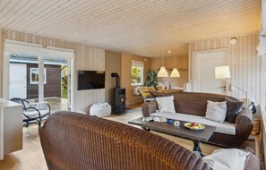 Smart TV y chimenea 