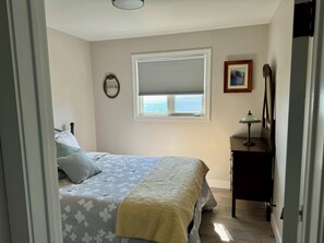 3 bedrooms, desk, free WiFi, bed sheets