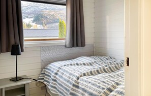 3 bedrooms, travel crib, free WiFi, bed sheets