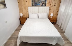 2 bedrooms, travel crib, free WiFi, bed sheets