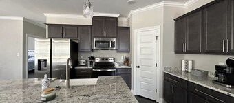 Beach Access, sleeps 8, Pets-YES! Blue Oak Cottage - beach supplies included!
