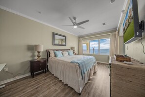 3 bedrooms, iron/ironing board, free WiFi, bed sheets - 🌊Condo Directly on Beach with Pool-Marlin Key 4C🌊 (Orange Beach)