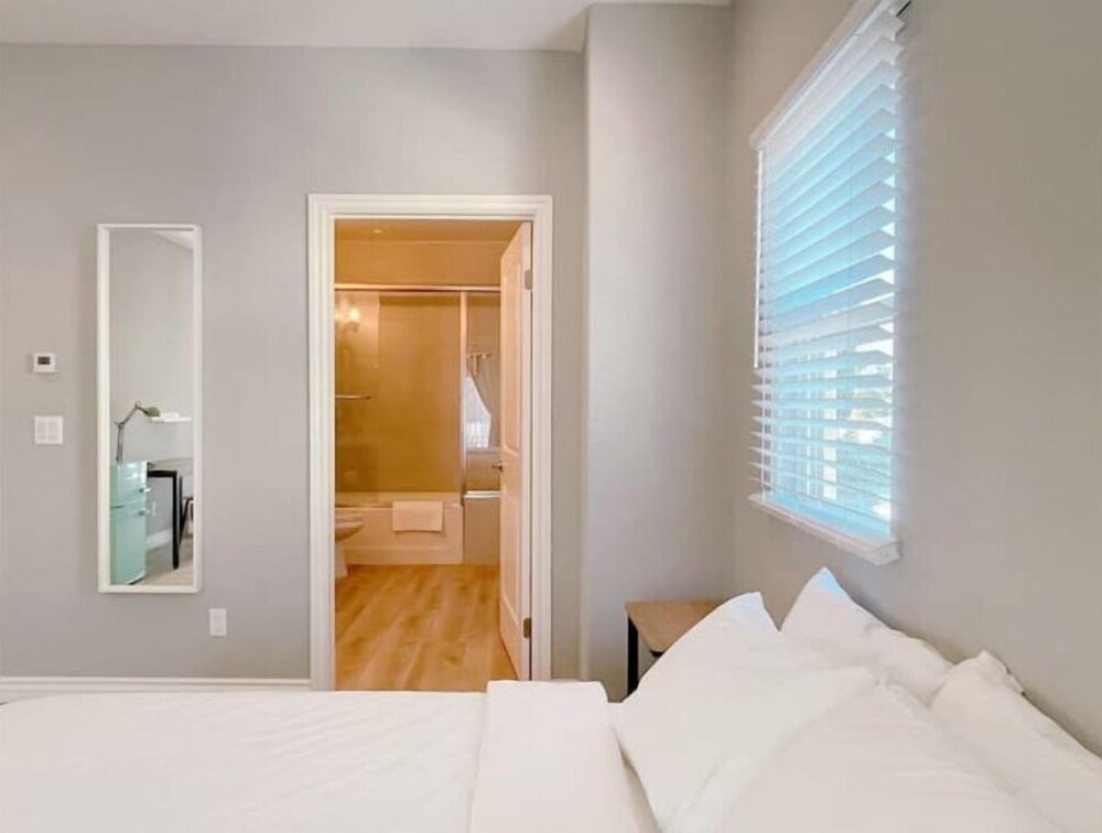 PRIVATE ROOM/PRIVATE BATH/LAPTOP FRIENDLY El Monte Vrbo