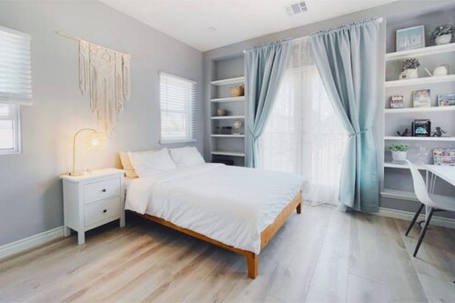 Private Room/Private Bath/Laptop Friendly