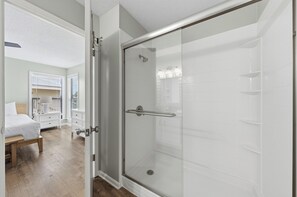 Bathtub, hair dryer, towels - ⛱️Bay View Condo in Orange Beach-Cotton Bayou-7H⛱️ (Orange Beach)