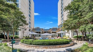 Unclassified image, 4 of 142, button - Bright Comfort in DC Apts (Arlington)