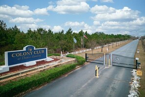 Property grounds - 🌊Gated Community w/Hot Tub & Pool-Colony Club T8🌊 (Gulf Shores)