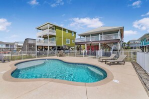 Pool - ⛱️Beach House with Private Pool-Sandy Feet Retreat⛱️ (Gulf Shores)