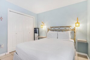 2 bedrooms, iron/ironing board, free WiFi, bed sheets - ⛱️Beach House with Private Pool-Sandy Feet Retreat⛱️ (Gulf Shores)
