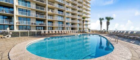 Seaside Beach & Racquet outdoor pool