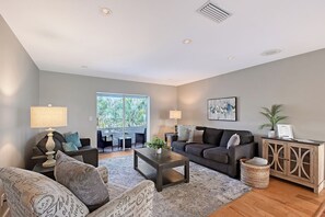 Smart-TV, peis og bordtennis