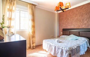 3 bedrooms, free WiFi, bed sheets