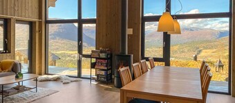 3 bedroom nice home in Bjorli