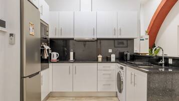 Refrigerador, microondas, horno, placa de cocina