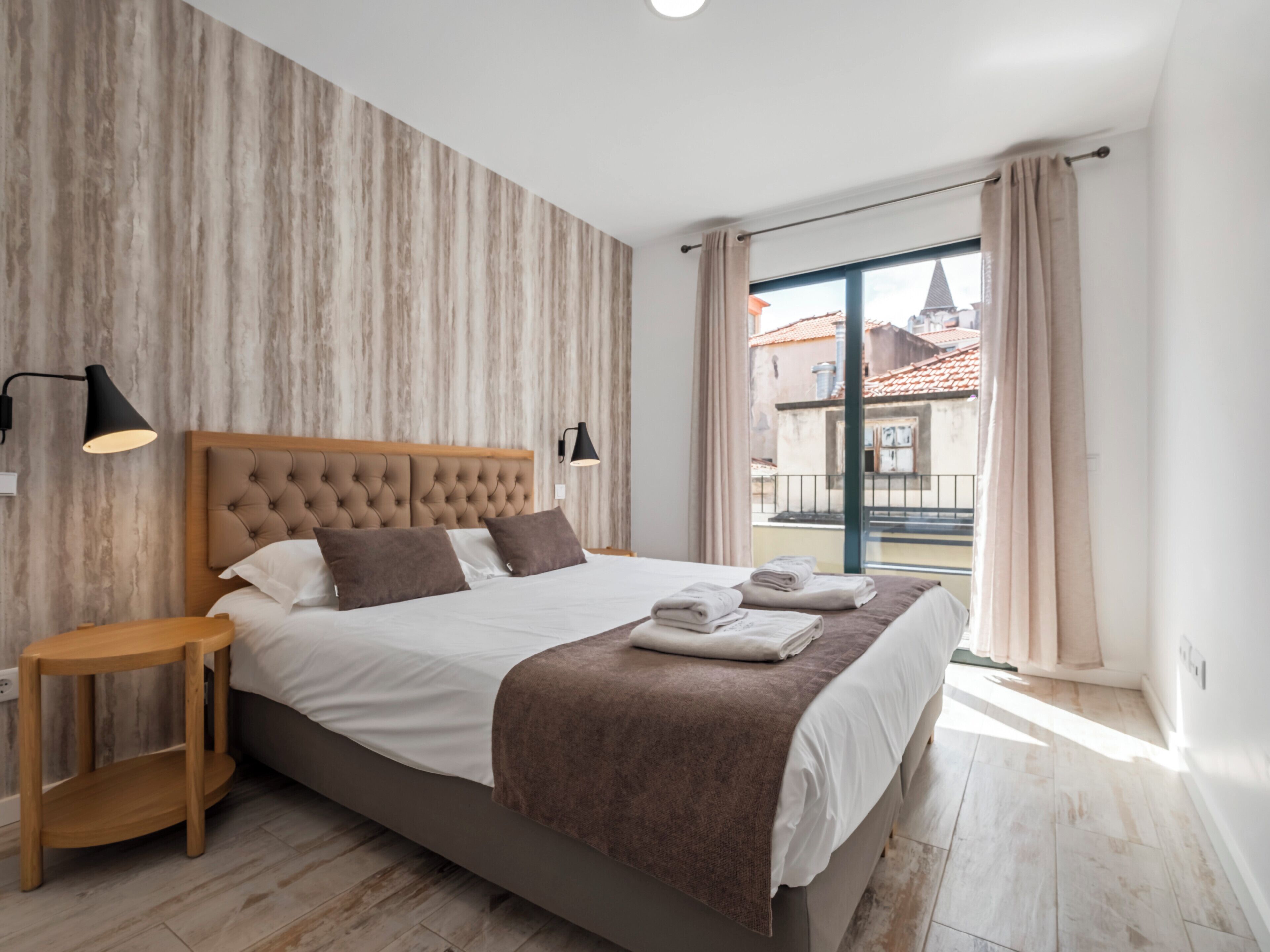 1 slaapkamer, een strijkplank/strijkijzer, wifi, beddengoed