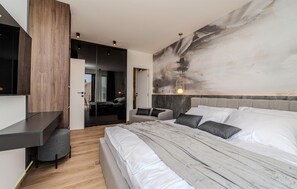 4 bedrooms, in-room safe, iron/ironing board, travel cot