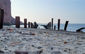 在海灘附近、釣魚