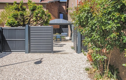 1 bedroom lovely apartment in Trouvans