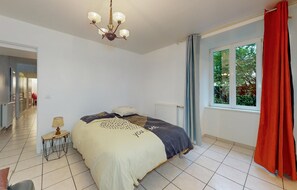 1 bedroom, travel cot, free WiFi, bed sheets