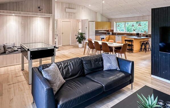 TV, table football - Pet friendly home in Oksbøl with sauna (Oksbøl)