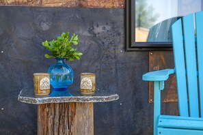 Ducha, secador de pelo, toallas y jabón