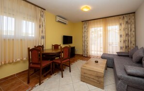 TV - Awesome apartment in Okrug Gornji (Okrug Gornji)