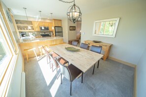 Design Condo, 2 Bedrooms, Balcony, Lake View (Argentine 1516) | Dining room - Argentine Court 1516 (Keystone)