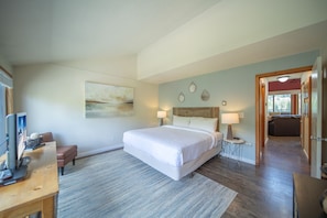 Signature Condo, 2 Bedrooms, Balcony, Mountain View (Montezuma 1766) | 2 bedrooms, individually decorated, individually furnished - Montezuma 1766 (Keystone)