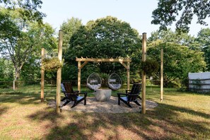 Property grounds - 3Bed/2Bath home with new interior design, & backyard Oasis. Minutes to the lake! (Cornelius)