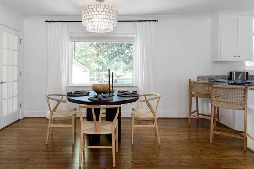 3Bed/2Bath home with new interior design, & backyard Oasis. Minutes to the lake!