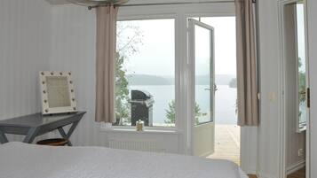 5 bedrooms, travel cot, free WiFi