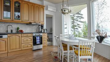 Fridge, dishwasher, coffee/tea maker