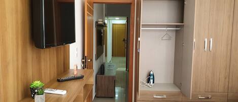 1 bedroom, desk, iron/ironing board, free WiFi