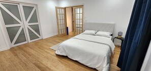 5 bedrooms, free WiFi, bed sheets