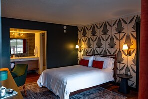 Literie de qualité, couette en duvet, lit avec matelas à plateau-coussin