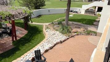 Literie de qualité, couette en duvet, lit avec matelas à plateau-coussin